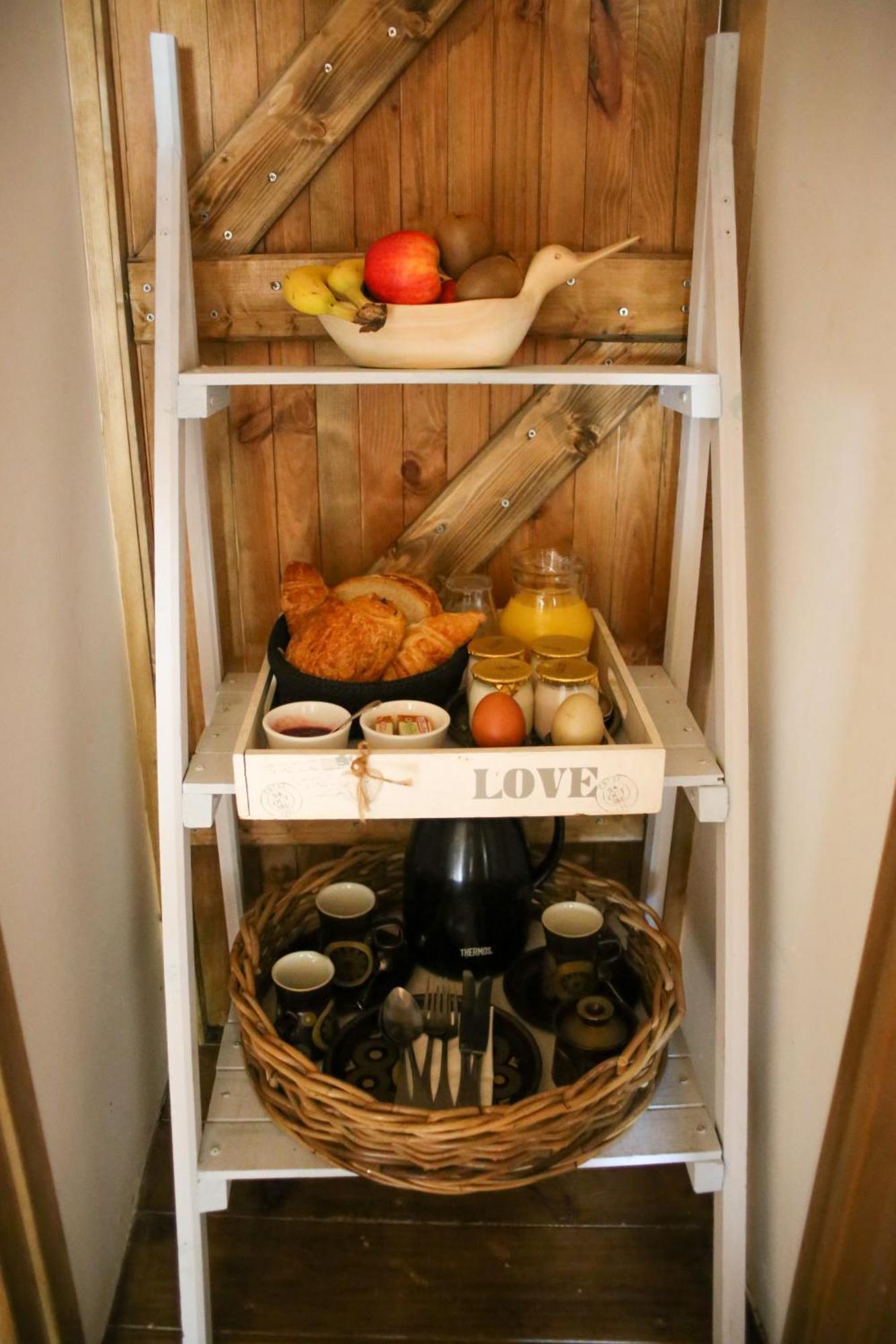 Les Puvinieres Guest House Breuil-Barret Bagian luar foto